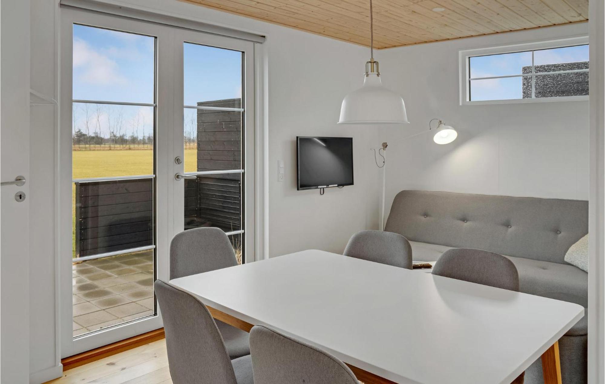 2 Bedroom Gorgeous Apartment In Vaeggerlose Bøtø By المظهر الخارجي الصورة